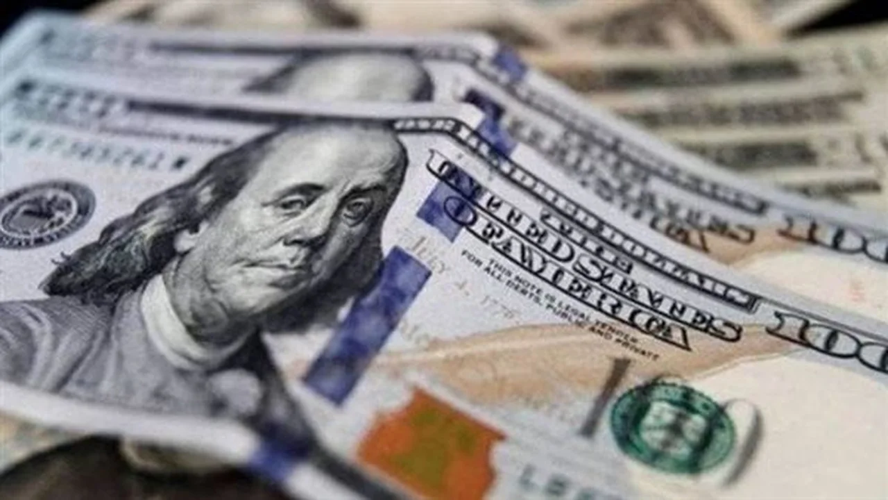 تطورات اتجاهات سعر الدولار مقابل الجنيه في تعاملات البنوك المصرية اليوم